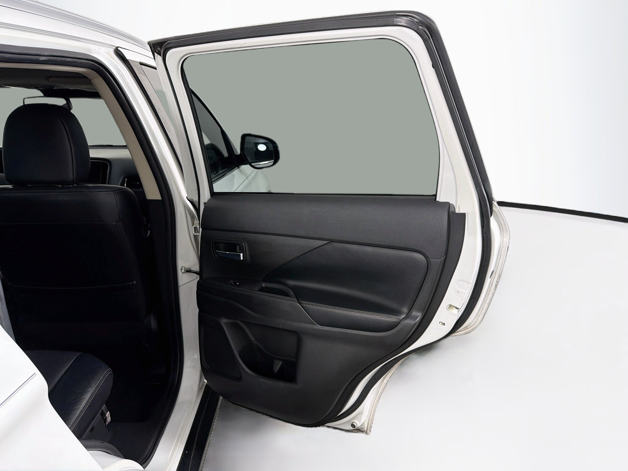 Used 2017 Mitsubishi Outlander SEL FWD image 32