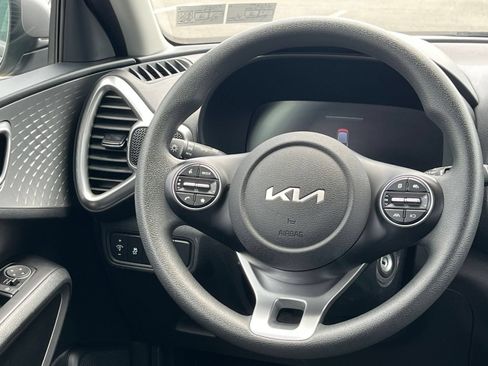 Used 2025 Kia Soul LX w/ LX Technology Package FWD image 26