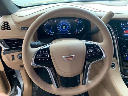 Used 2018 Cadillac Escalade Platinum RWD image 16