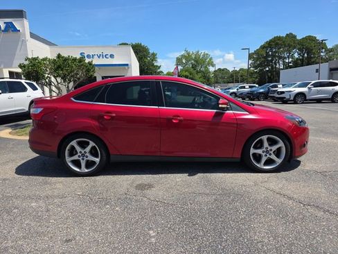 Used 2012 Ford Focus Titanium FWD image 3