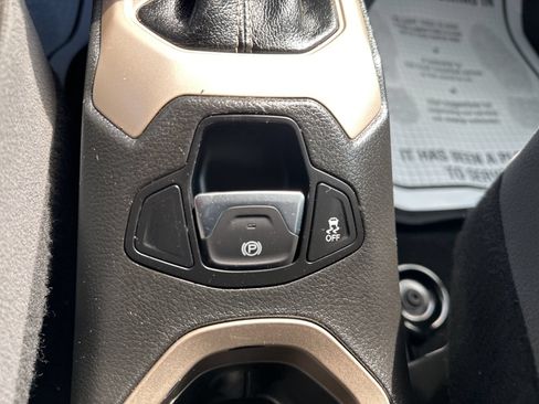 Used 2016 Jeep Renegade Limited AWD/4WD image 60