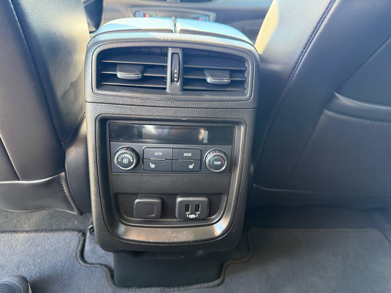 Used 2019 Buick Envision Essence FWD image 17