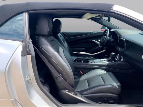 Used 2017 Chevrolet Camaro SS RWD image 9