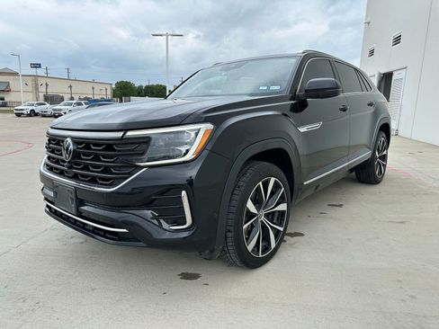 Used 2024 Volkswagen Atlas Cross Sport SEL Premium R-Line image 4