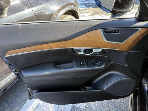 Used 2021 Volvo XC90 T8 Inscription Expression w/ Climate Package image 10