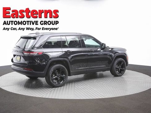 Used 2024 Jeep Grand Cherokee Altitude AWD/4WD image 43