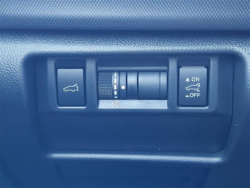 Certified 2025 Subaru Forester Limited image 17