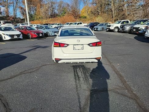 Certified 2025 Nissan Altima 2.5 S image 4