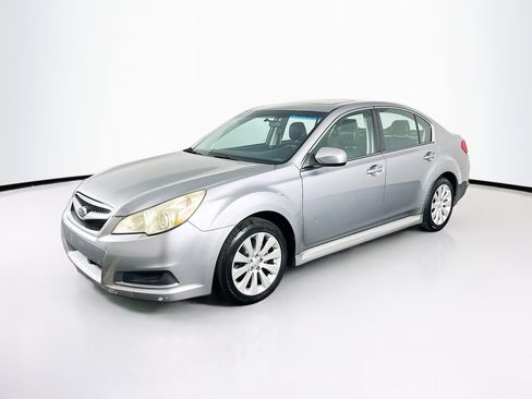 Used 2010 Subaru Legacy 2.5i Limited image 3