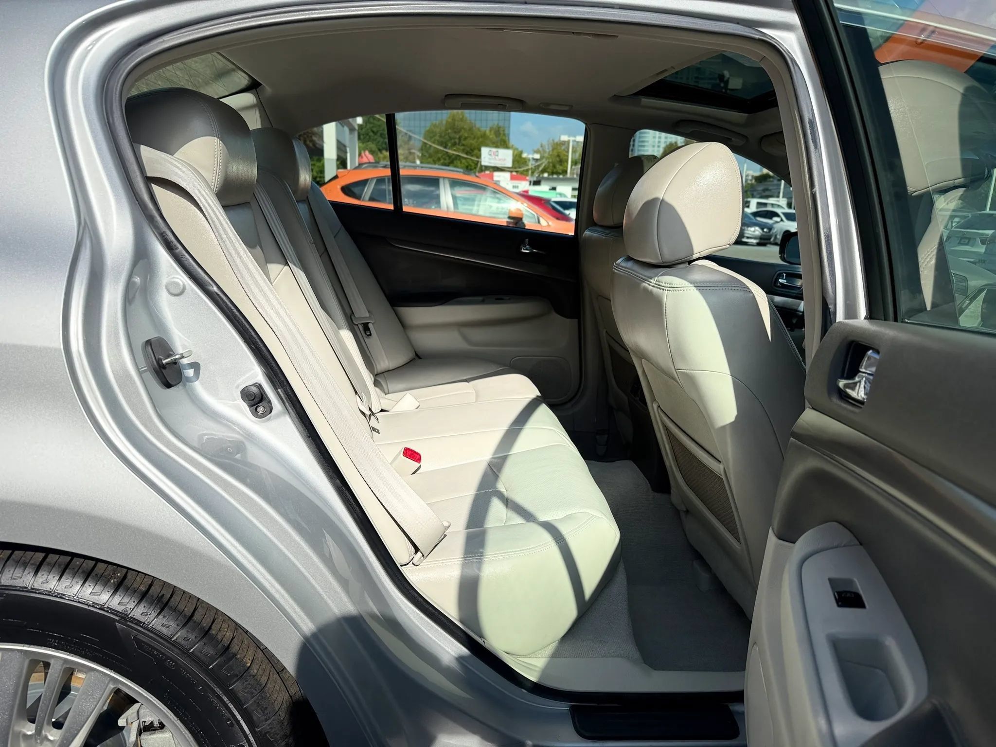 Used 2010 INFINITI G37 Journey w/ Premium Pkg RWD image 33
