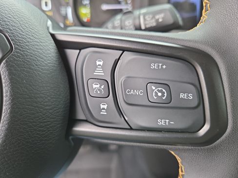 Certified 2024 Jeep Wrangler Unlimited w/ Convenience Group AWD/4WD image 28