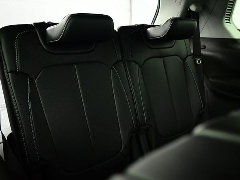 Used 2024 Jeep Grand Cherokee L Limited w/ Luxury Tech Group II image 32