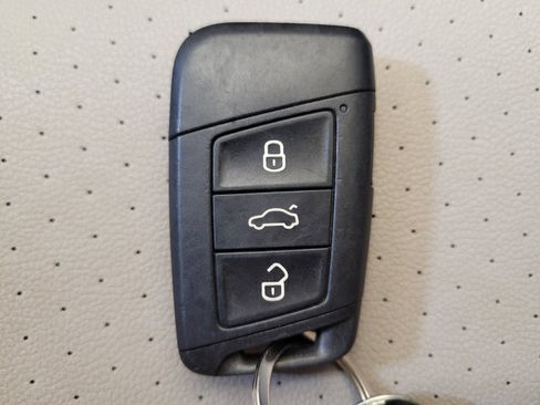 Used 2019 Volkswagen Atlas SE w/ Towing Package AWD/4WD image 32