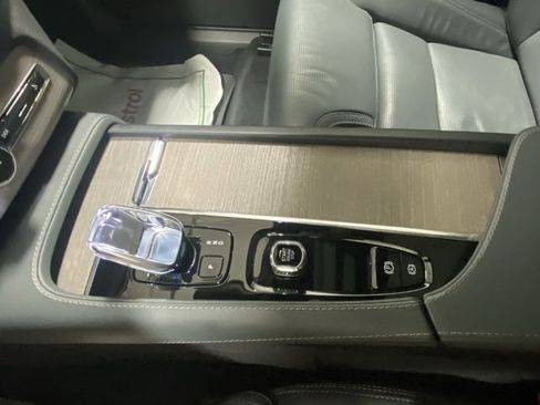 Certified 2023 Volvo XC90 T8 Ultimate w/ Lounge Package image 27