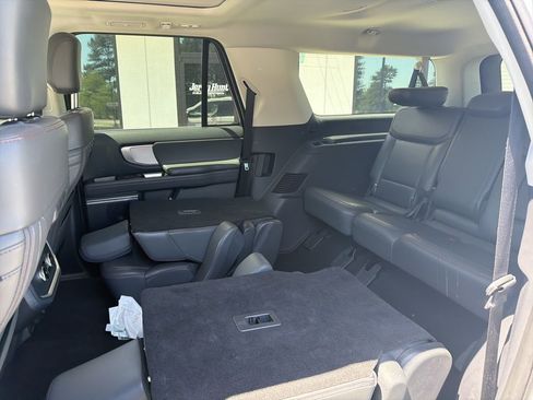 Used 2025 Ford Expedition Max Active AWD/4WD image 5