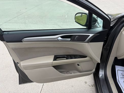 Used 2019 Ford Fusion SE image 10