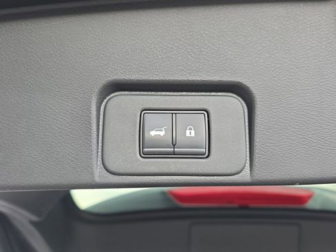 Used 2025 Nissan Rogue SV AWD/4WD image 13