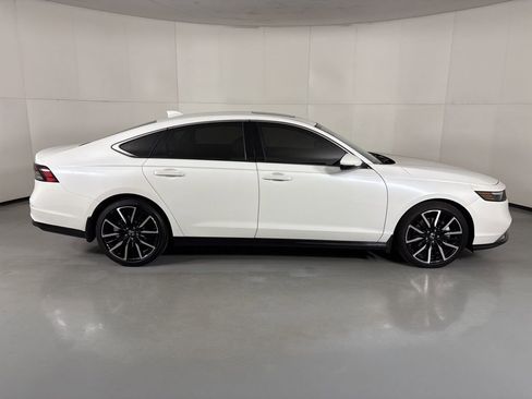 Used 2024 Honda Accord Touring image 9