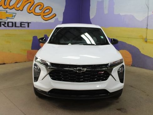 Used 2025 Chevrolet Trax RS w/ Driver Confidence Package FWD image 2