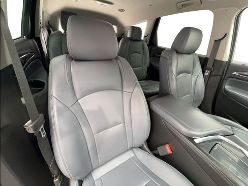 Used 2021 Buick Enclave Essence w/ Sport Touring Edition image 21