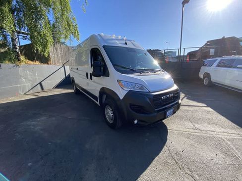 Used 2026 RAM ProMaster 2500 w/ Convenience Group FWD image 8
