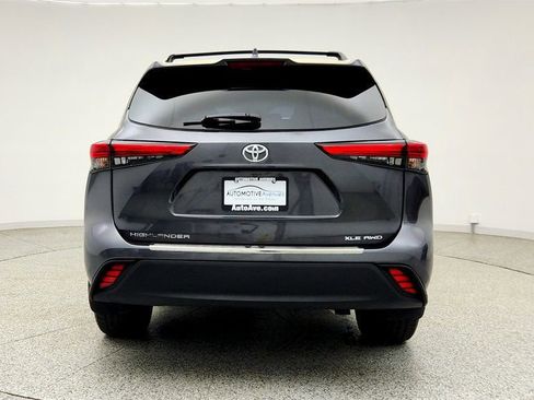 Used 2023 Toyota Highlander AWD image 6