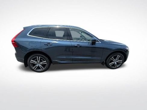 Used 2021 Volvo XC60 T5 Momentum w/ Premium Package AWD/4WD image 9