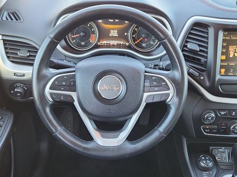 Used 2015 Jeep Cherokee Trailhawk w/ Comfort/Convenience Group AWD/4WD image 18