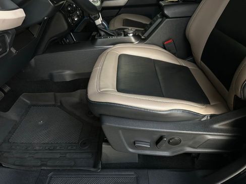 Used 2022 Ford Bronco Wildtrak image 11