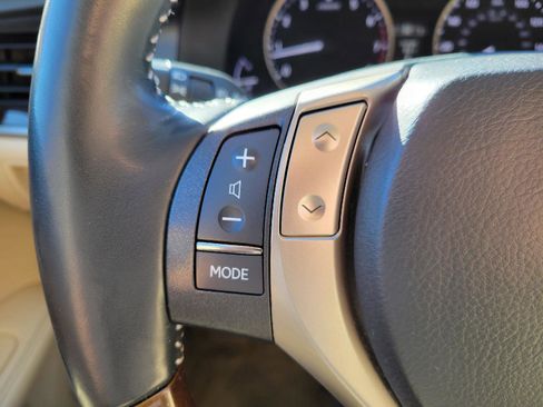 Used 2013 Lexus ES 350 w/ Luxury Pkg image 19