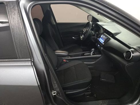 Used 2021 Nissan Kicks SV image 2