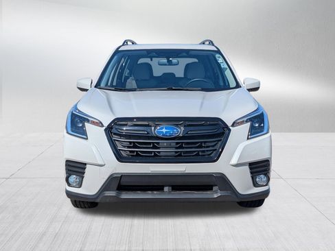 Used 2023 Subaru Forester Premium image 2
