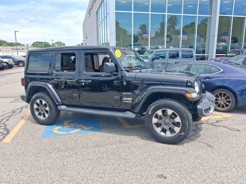 Used 2022 Jeep Wrangler Unlimited Sahara w/ Cold Weather Group AWD/4WD image 3