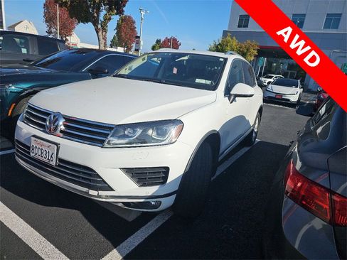 Used 2016 Volkswagen Touareg VR6 image 1