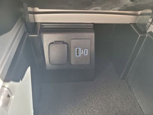 Certified 2023 Ford Explorer XLT image 24