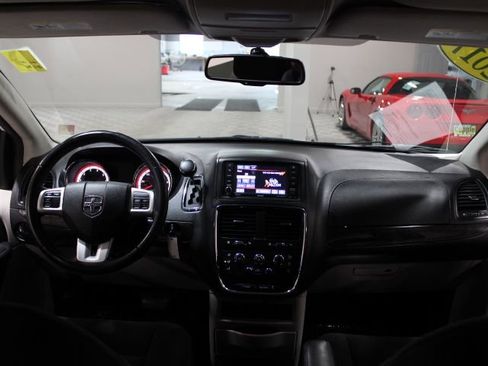 Used 2017 Dodge Grand Caravan SE w/ Power Window Group FWD image 2
