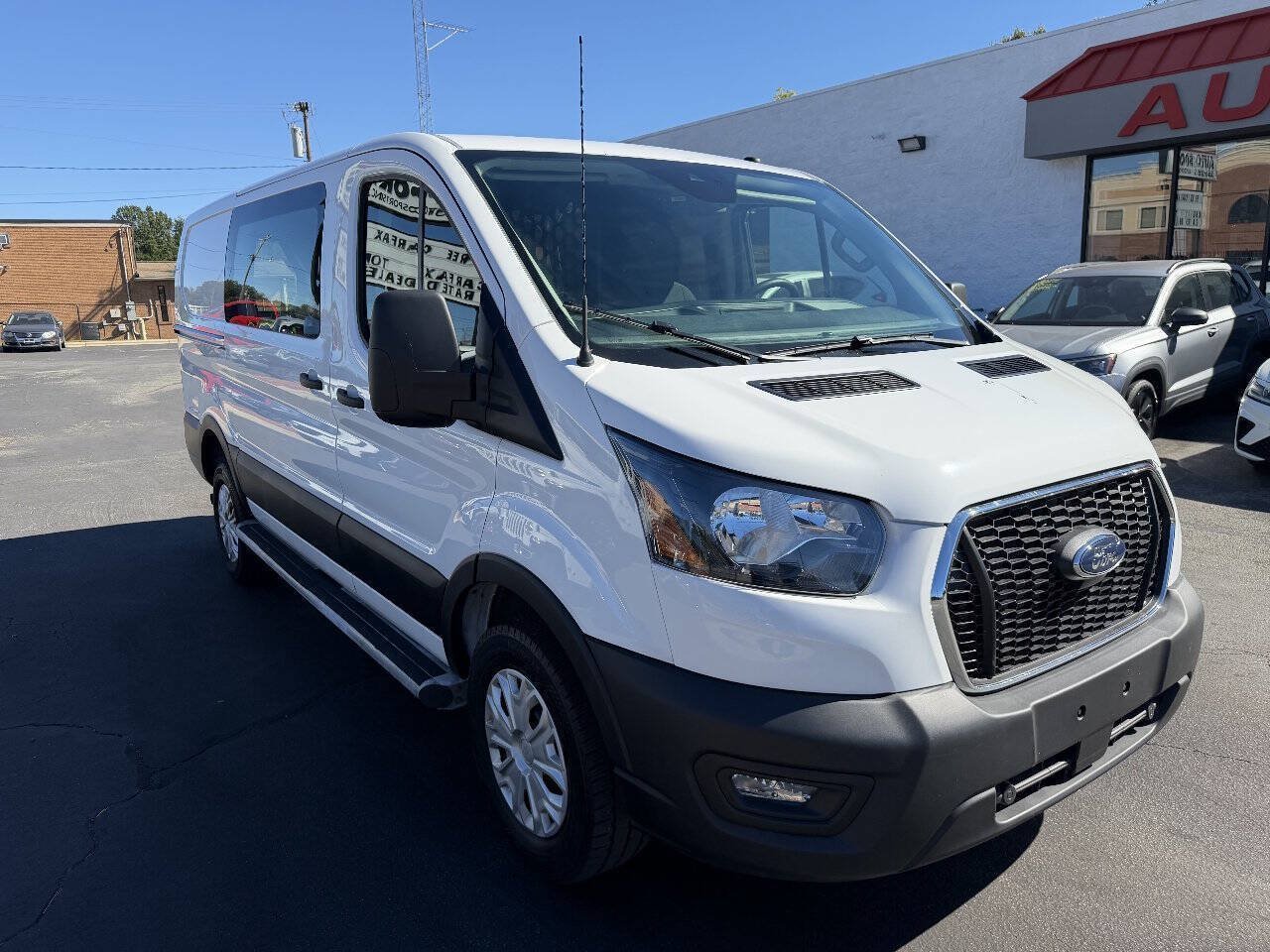 Used 2025 Ford Transit 250 Low Roof w/ Exterior Upgrade Package RWD image 3