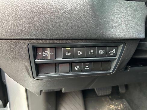 Used 2024 Toyota Tundra Limited AWD/4WD image 18