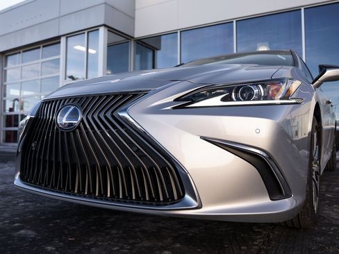 Used 2020 Lexus ES 300h w/ Premium Package image 9