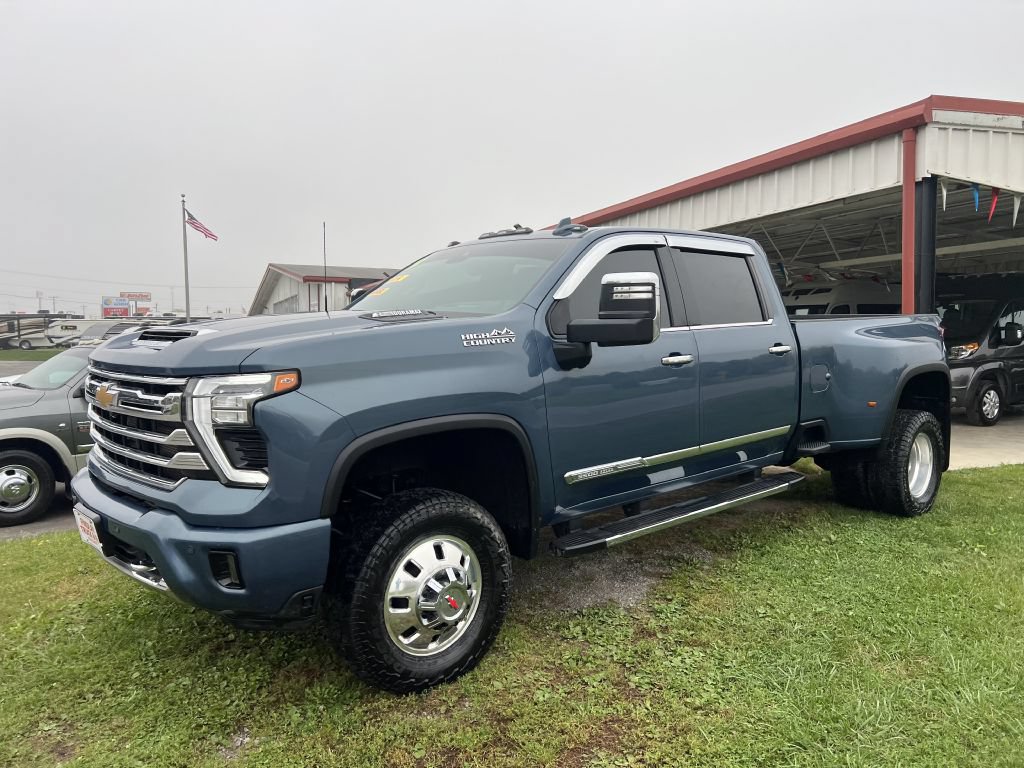 Used 2024 Chevrolet Silverado 3500 High Country w/ High Country Premium Package AWD/4WD image 7