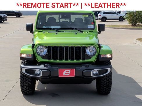 New 2025 Jeep Gladiator Sport image 2