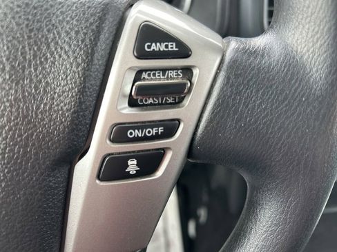 Used 2022 Nissan Titan SV image 32