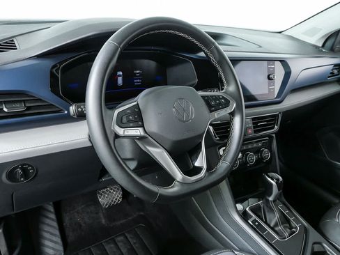 Certified 2024 Volkswagen Taos SE FWD image 7