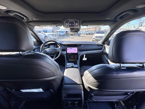 New 2025 Jeep Grand Cherokee Limited w/ Black Appearance Package image 24