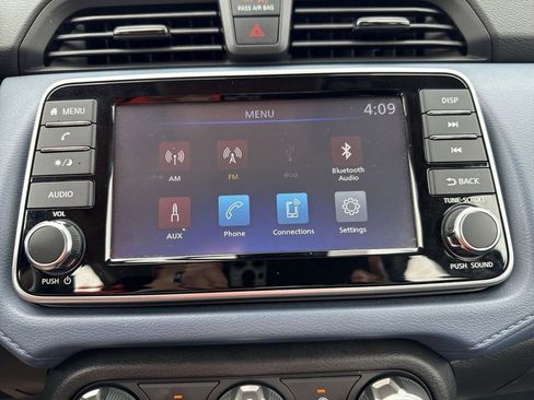 Used 2025 Nissan Versa SV FWD image 19