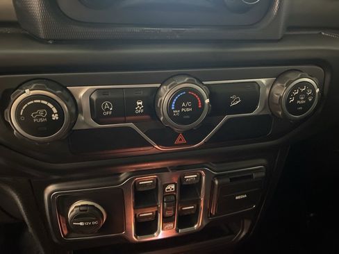 Used 2019 Jeep Wrangler Unlimited Sport S image 21