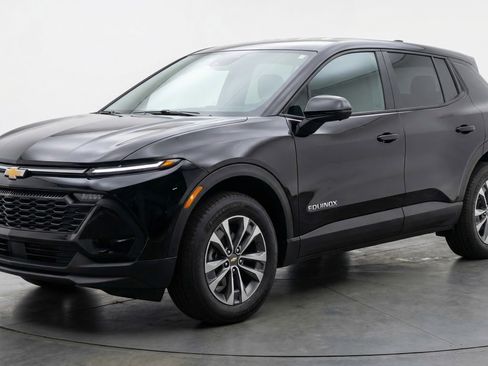 Used 2025 Chevrolet Equinox LT image 3