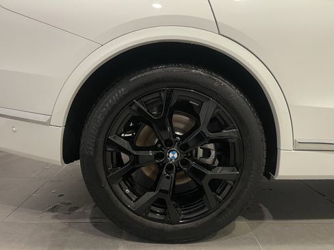 Used 2025 BMW X7 xDrive40i w/ Premium Package image 9