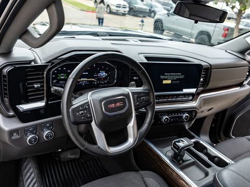 Used 2024 GMC Sierra 1500 Elevation AWD/4WD image 17