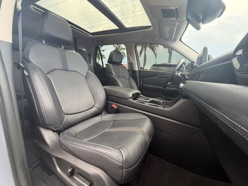 Used 2025 Honda Pilot Touring image 17